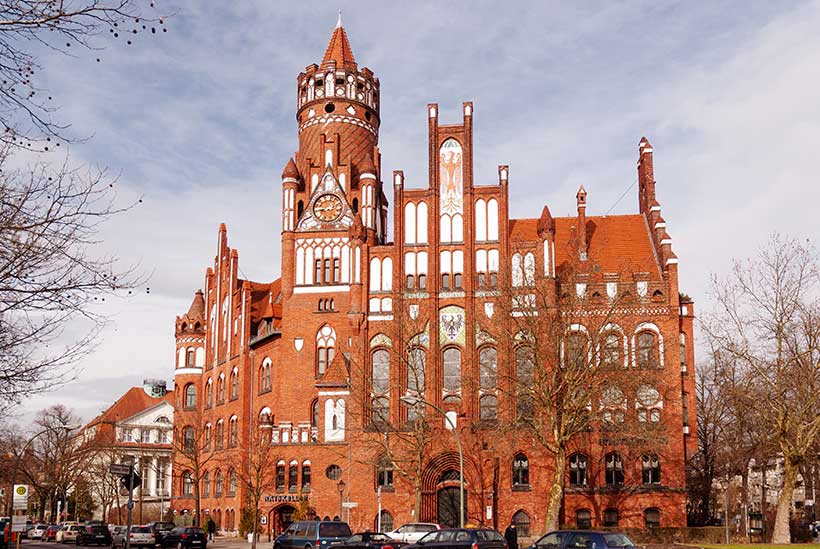 L'utilisation de la brique permet beaucoup de fantaisie dans la constructions de bâtiments