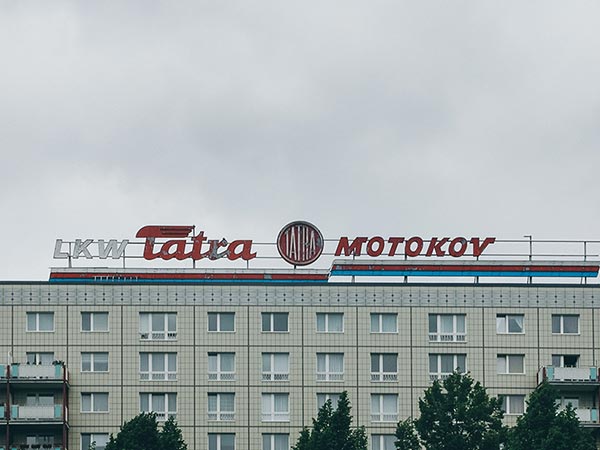 Qu'on soit à pied ou en cheval, elle s'apelle en fer à cheval