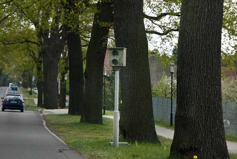 Comment la politique influence le sens de l'orientation