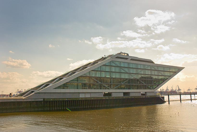 Architecture dans le port de Hambourg