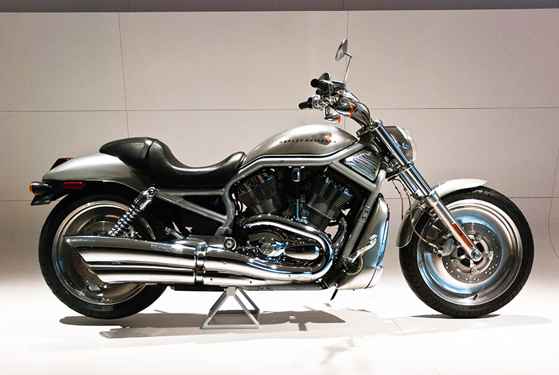 L'association de Porsche et de Harley Davidson donna cette superbe Harley VRSCA V-Rod